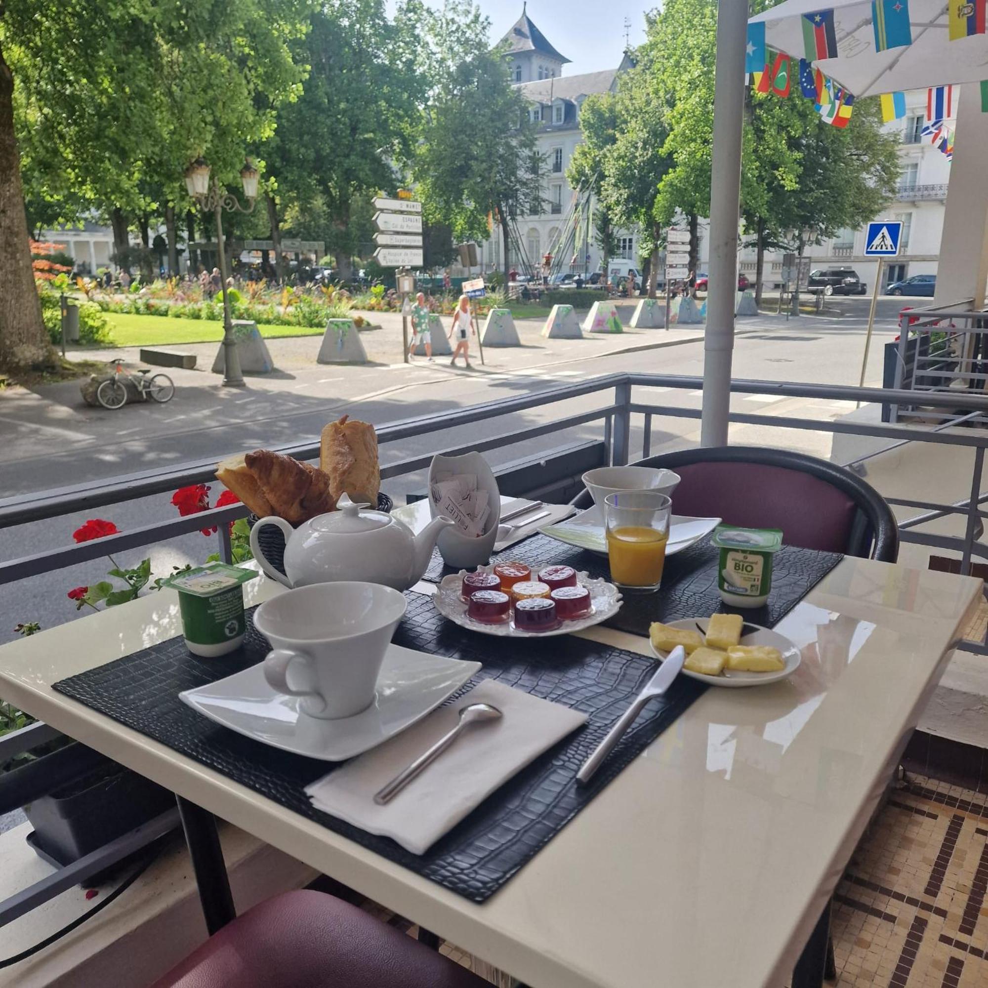 Aparthotel Royal Luchon Bagnères-de-Luchon Exterior foto
